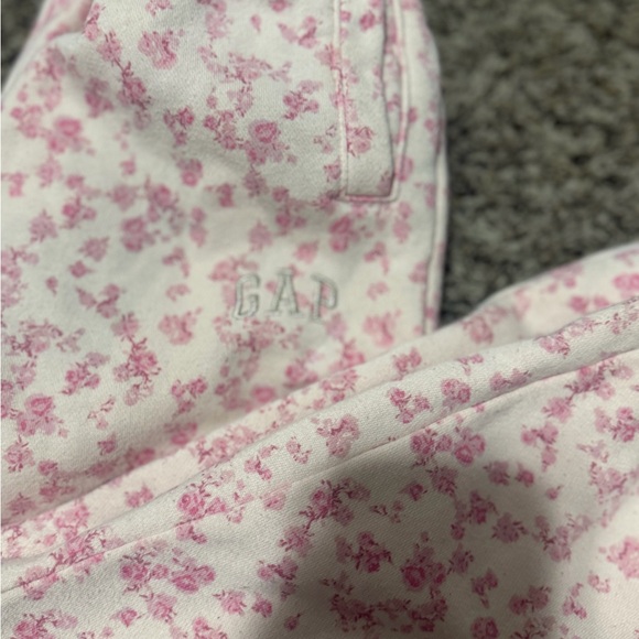 LoveShackFancy x GAP Kids Soft Fleece Floral Jogger - Picture 2 of 6